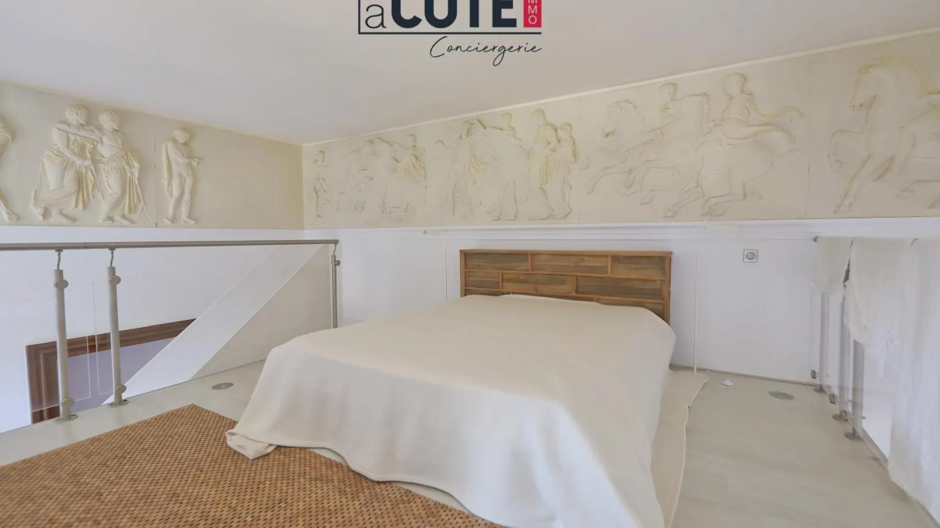 Chateau Charles Roux Sausset-les-Pins 0*,  France